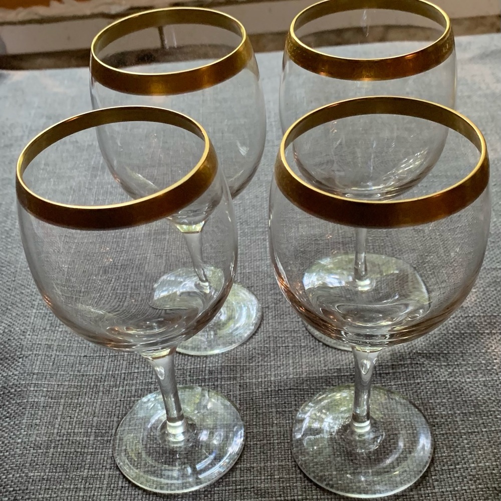 Gold Rimmed Wine Glasses